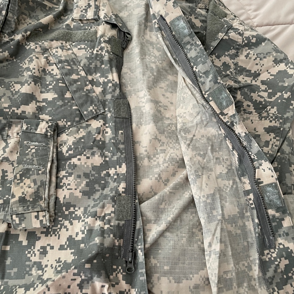 Coat, Utility Army Combat Uniform Army Universal … - image 4